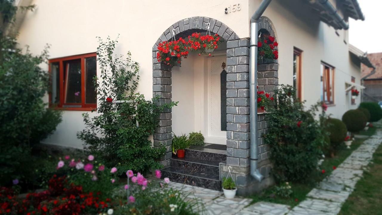 Rita Vendégház Gyergyócsomafalva Kültér fotó
